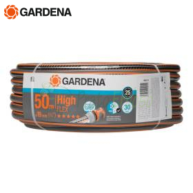 Tuyau d’arrosage Gardena HighFLEX 19 mm enroulé dans un jardin fleuri