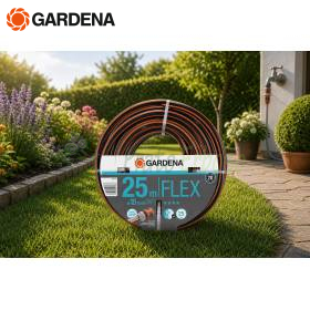 Furtun de grădină Gardena FLEX 25 m, diametru 15 mm, rulat pe gazon lângă flori