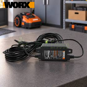 Alimentation Worx WA3755.1 20 V avec câble de 10 m sur établi d’atelier