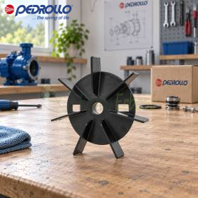 Ventilator negru pentru pompă electrică, ax de 12 mm, pe banc de lucru în atelier