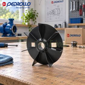 Ventola nera per elettropompa Pedrollo con foro albero 24 mm su banco da officina