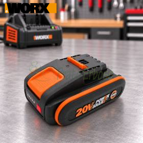 Worx WA3639 20 V 2 Ah Lithium-Akku auf Werkbank mit Ladegerät im Hintergrund