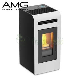 Stufa a pellet Cayenne bianca da 12,8 kW con fiamma visibile in soggiorno moderno