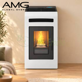 Estufa de pellets Cayenne blanca de 12,8 kW con llama visible en salón moderno